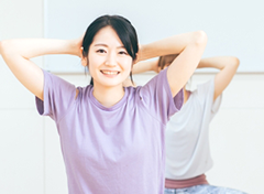 トレーニングする女性